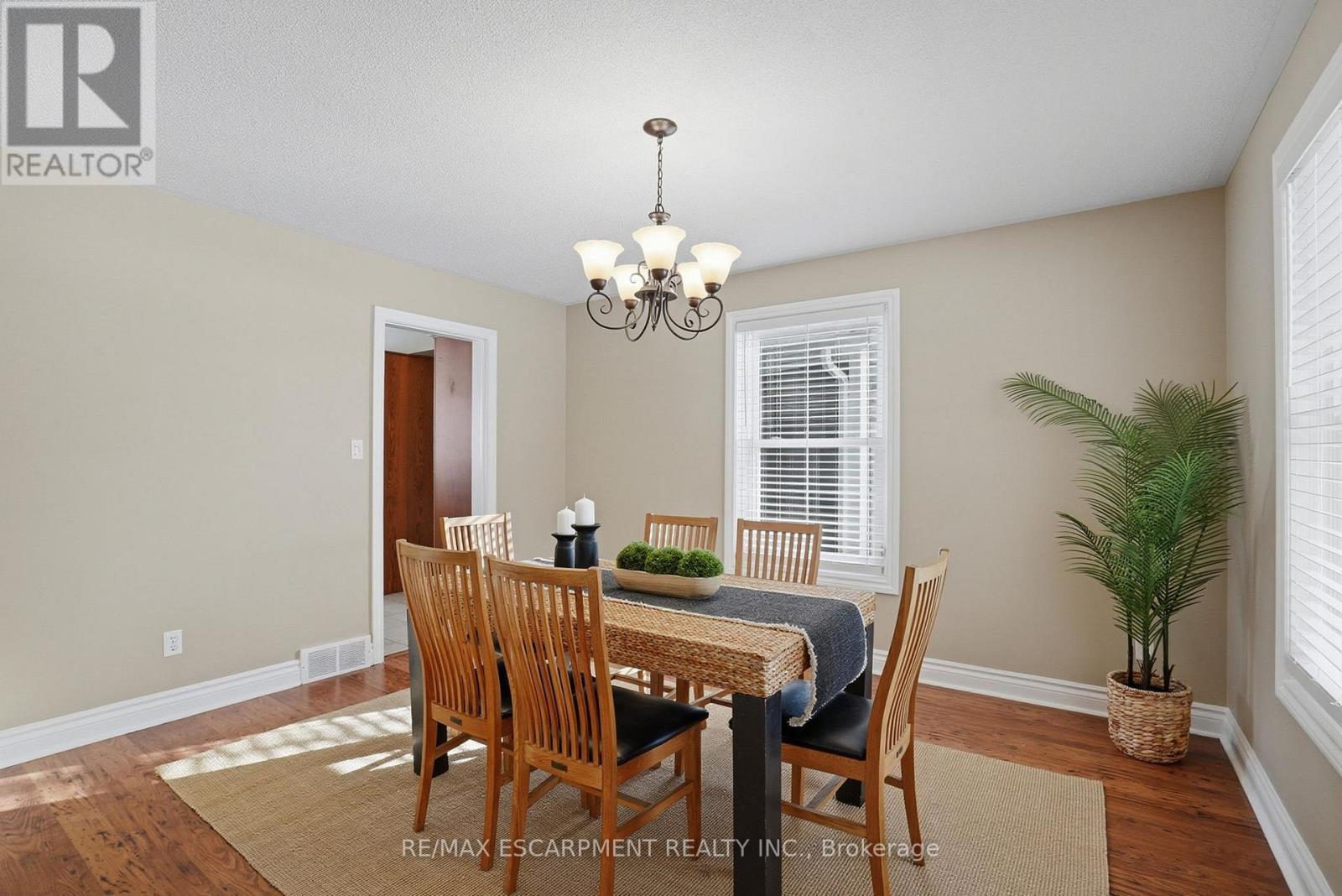 192 Concession 14, Hamilton, ON - Indoor Photo Showing Dining Room