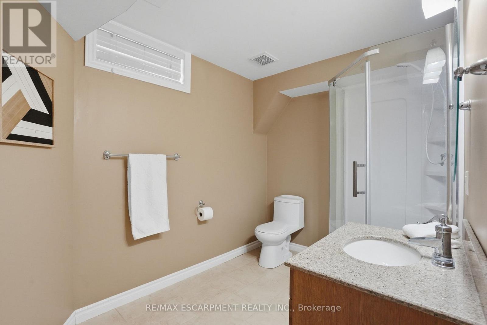 192 Concession 14, Hamilton, ON - Indoor Photo Showing Bathroom
