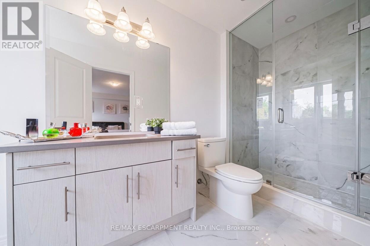 11 Davinci Boulevard, Hamilton, ON - Indoor Photo Showing Bathroom