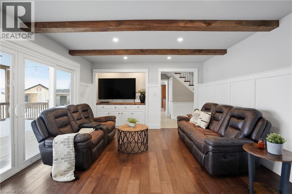 192 Concession 14, Puslinch, ON - Indoor Photo Showing Living Room