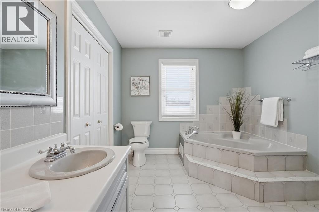 192 Concession 14, Puslinch, ON - Indoor Photo Showing Bathroom