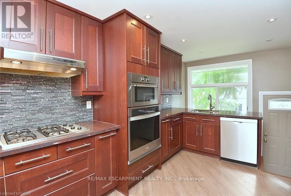 238 Fairridge Road, Hamilton, ON - Indoor Photo Showing Kitchen