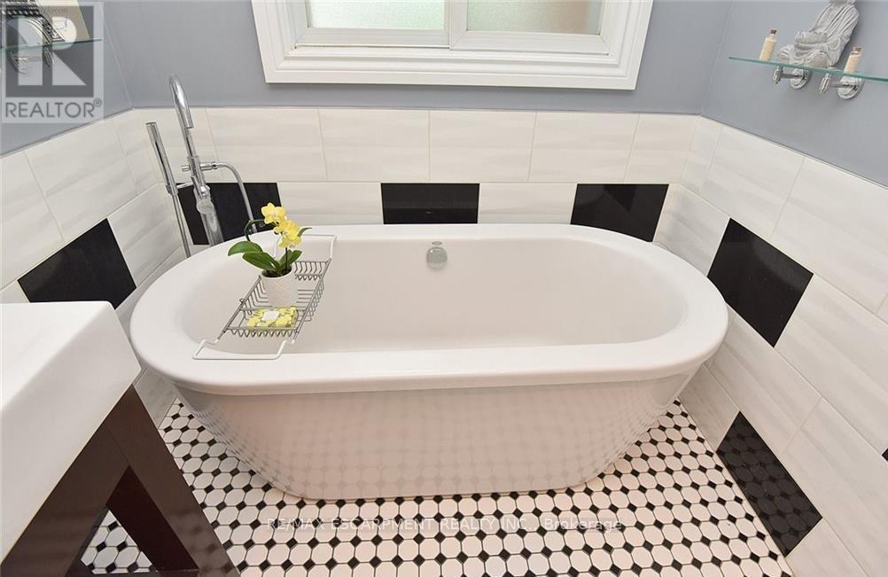 238 Fairridge Road, Hamilton, ON - Indoor Photo Showing Other Room