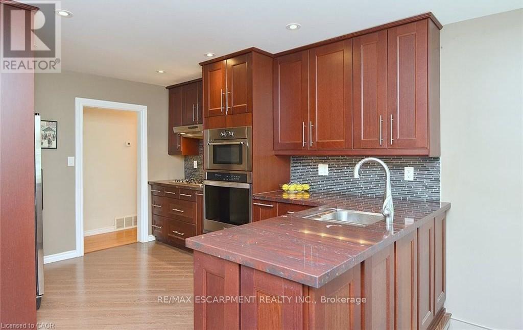 238 Fairridge Road, Hamilton, ON - Indoor Photo Showing Kitchen