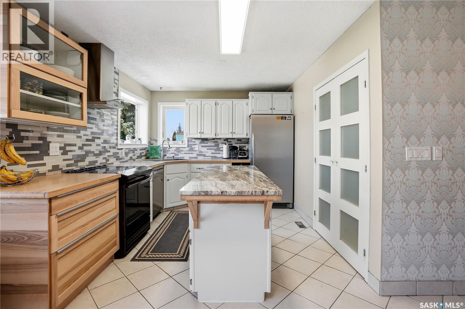 303 Currie Crescent, Strasbourg, SK - Indoor Photo Showing Kitchen