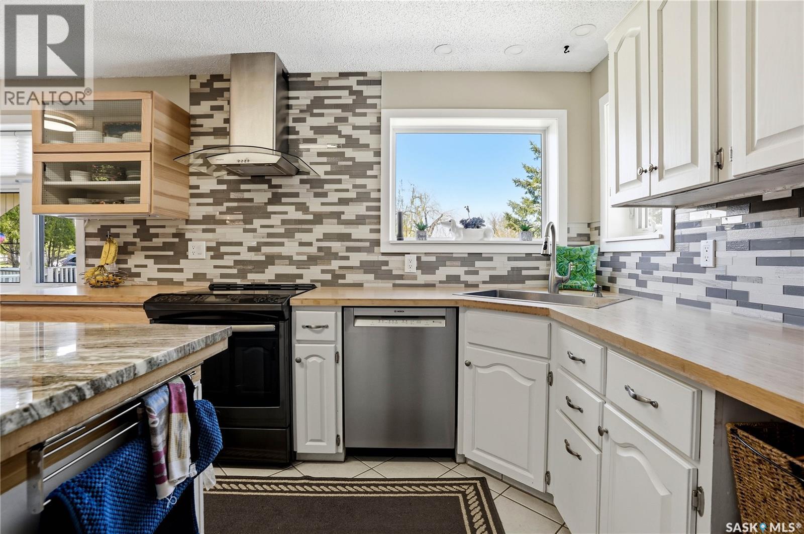 303 Currie Crescent, Strasbourg, SK - Indoor Photo Showing Kitchen