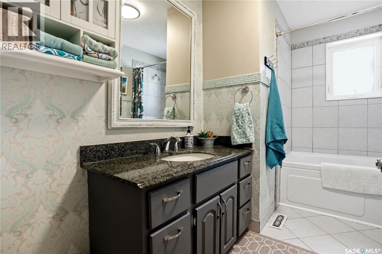 303 Currie Crescent, Strasbourg, SK - Indoor Photo Showing Bathroom