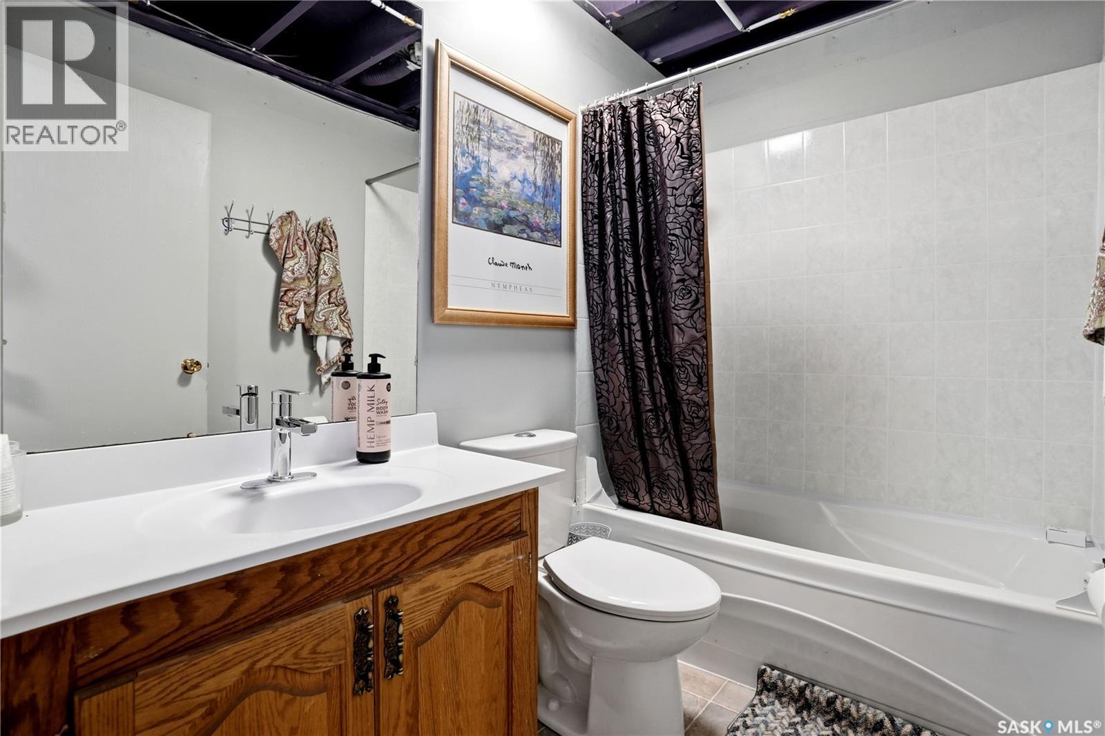 303 Currie Crescent, Strasbourg, SK - Indoor Photo Showing Bathroom