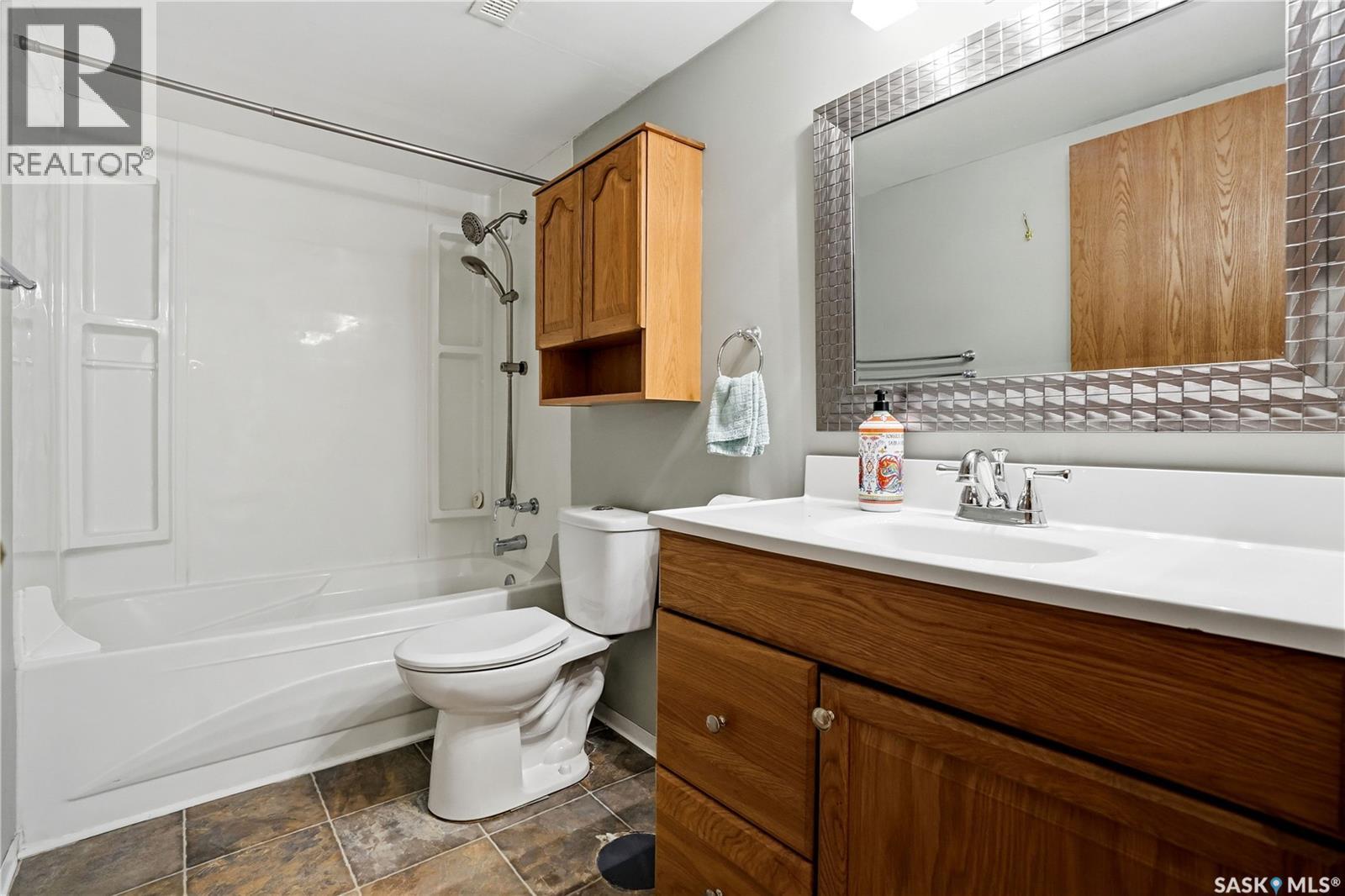 303 Currie Crescent, Strasbourg, SK - Indoor Photo Showing Bathroom