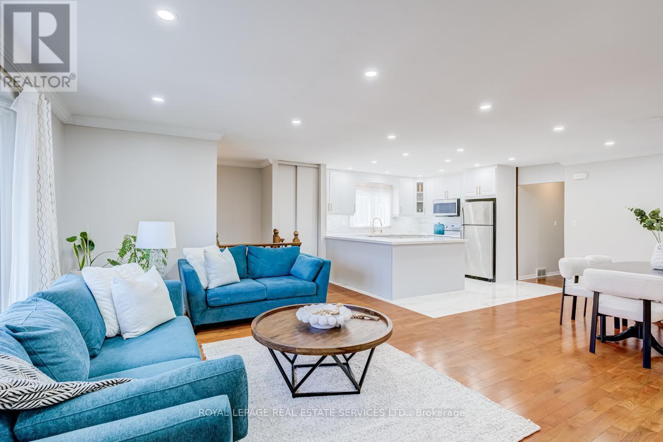 195 Cullum Court, Burlington, ON - Indoor Photo Showing Living Room