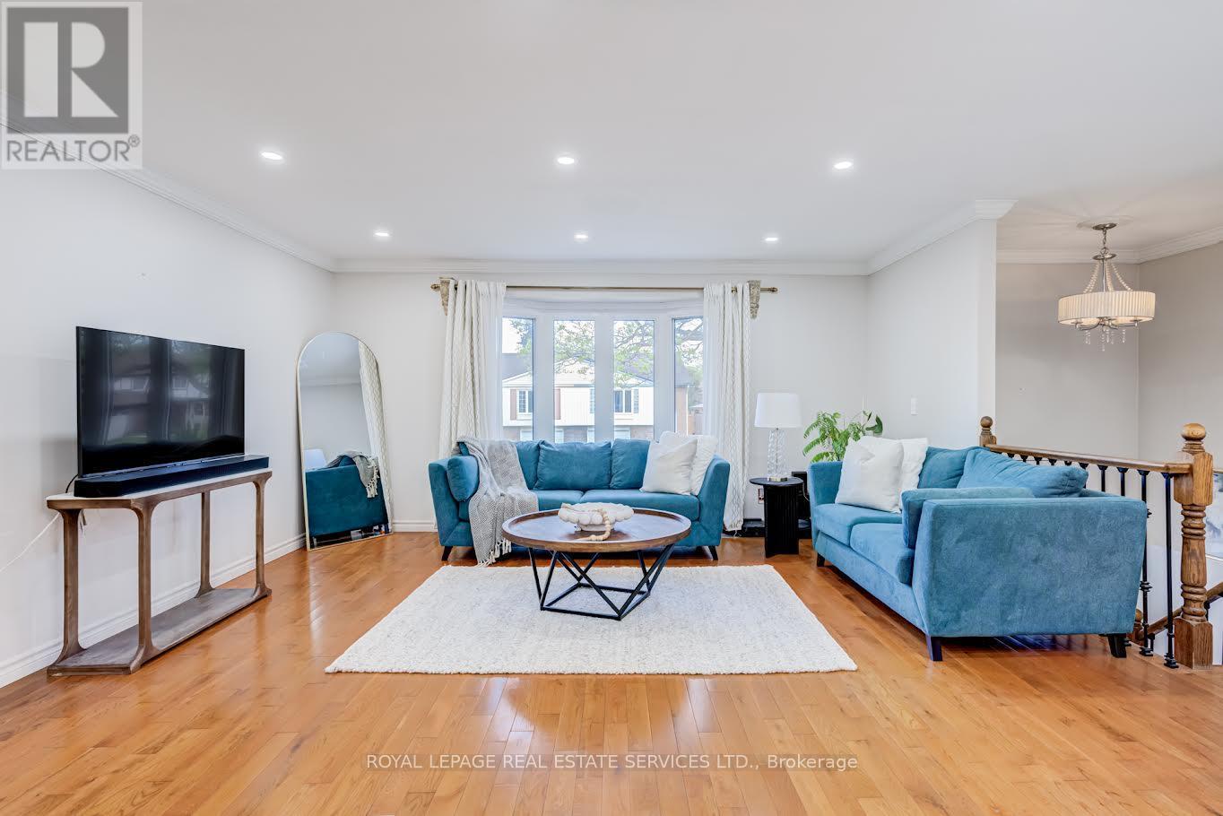 195 Cullum Court, Burlington, ON - Indoor Photo Showing Living Room