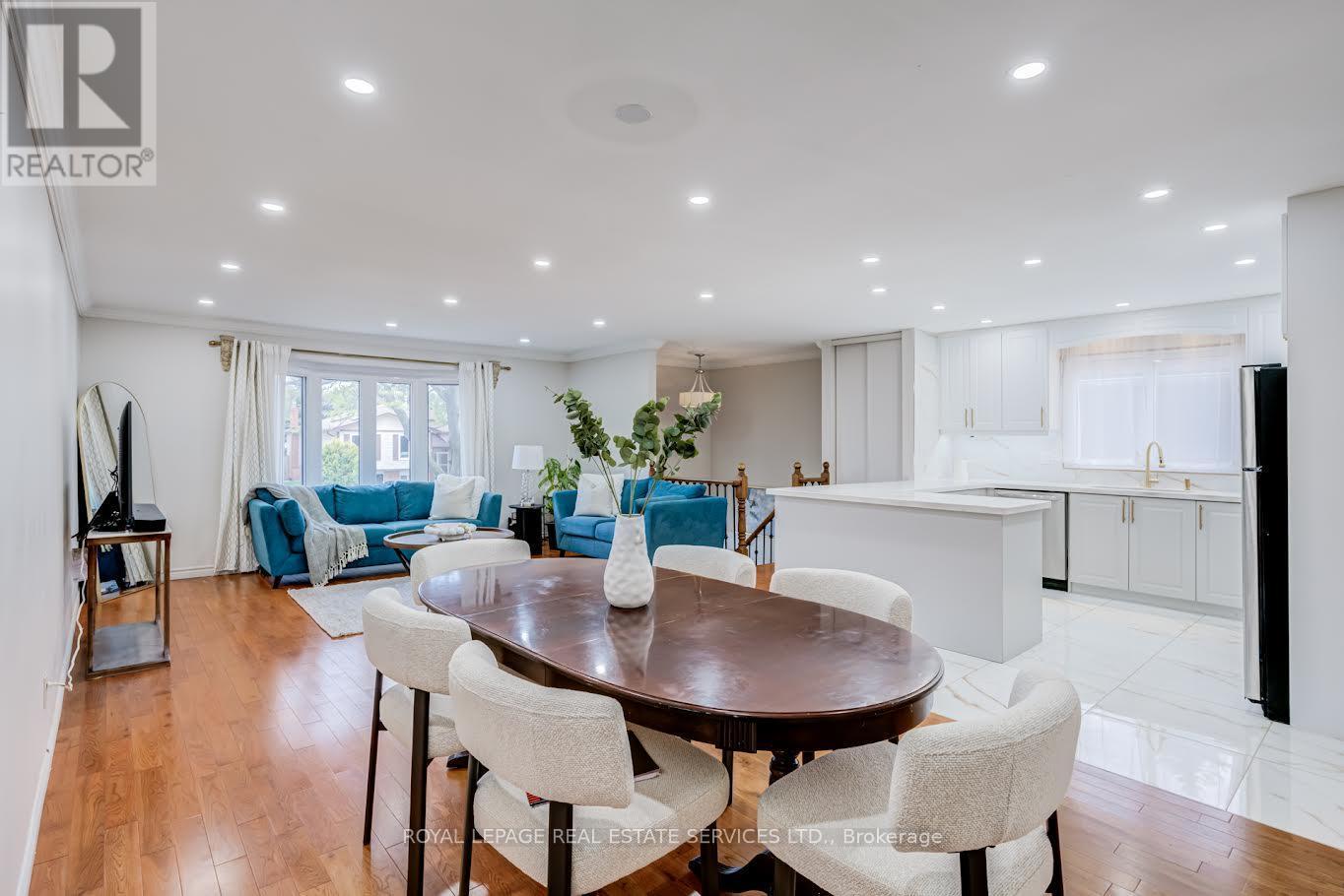 195 Cullum Court, Burlington, ON - Indoor Photo Showing Dining Room