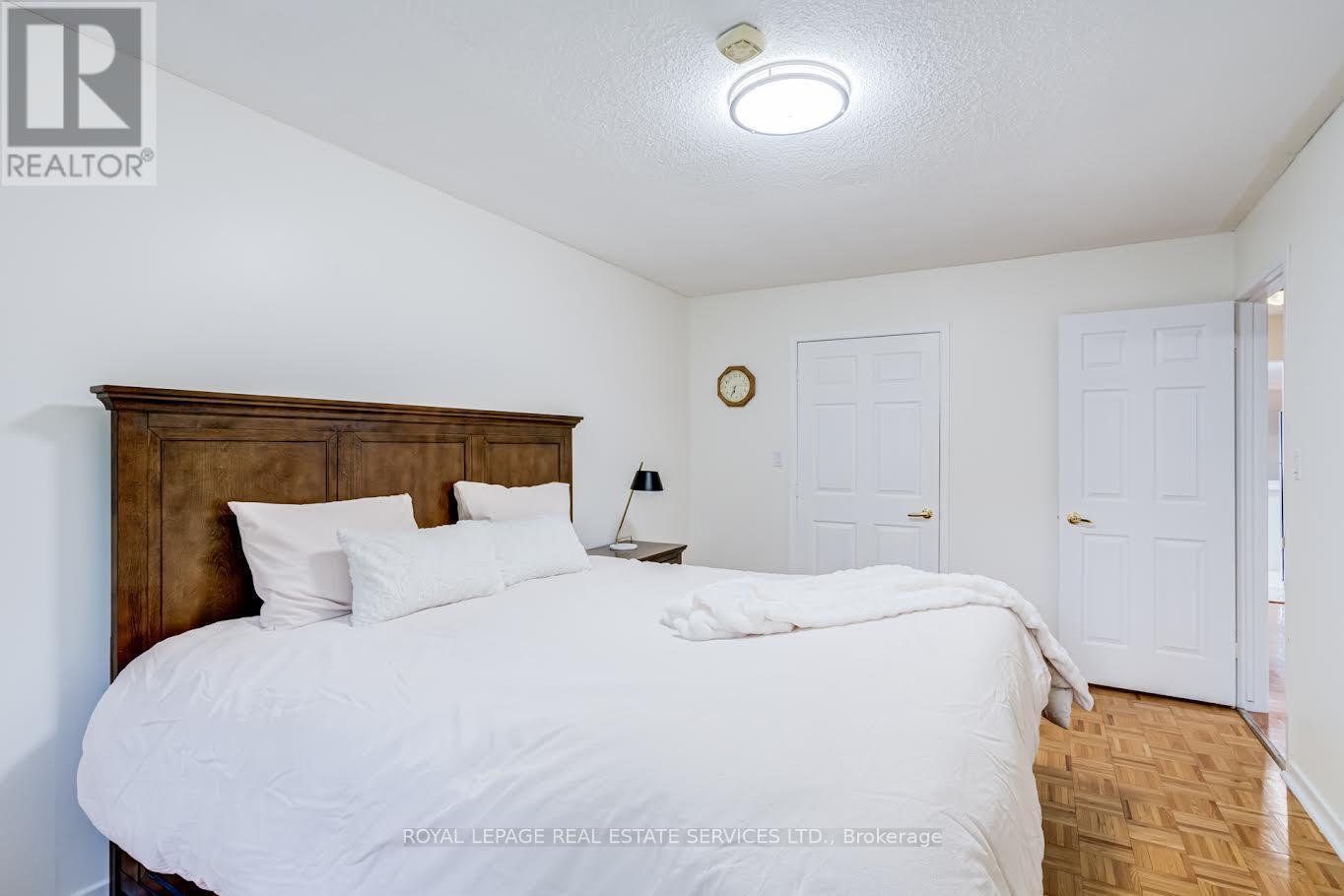195 Cullum Court, Burlington, ON - Indoor Photo Showing Bedroom