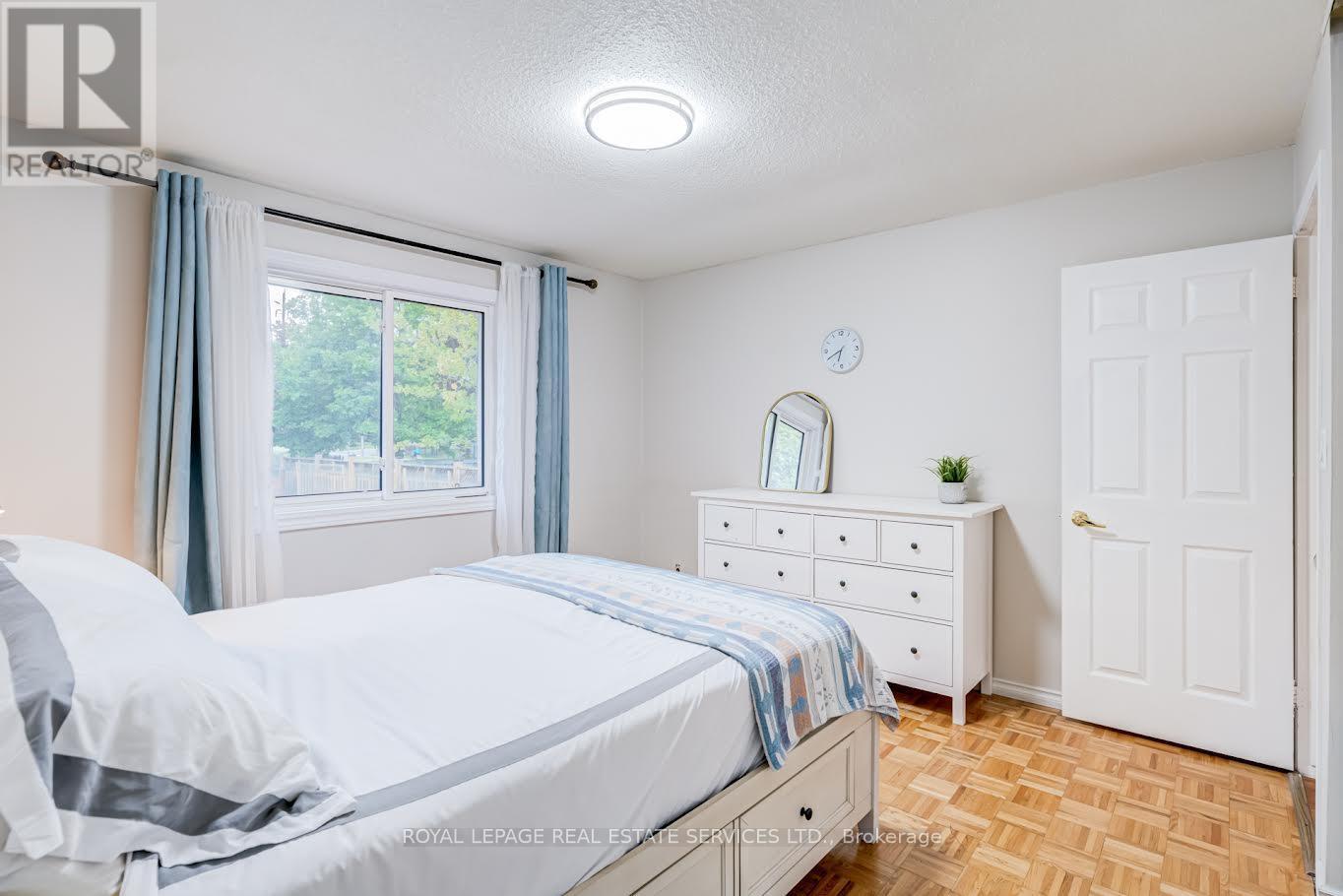 195 Cullum Court, Burlington, ON - Indoor Photo Showing Bedroom