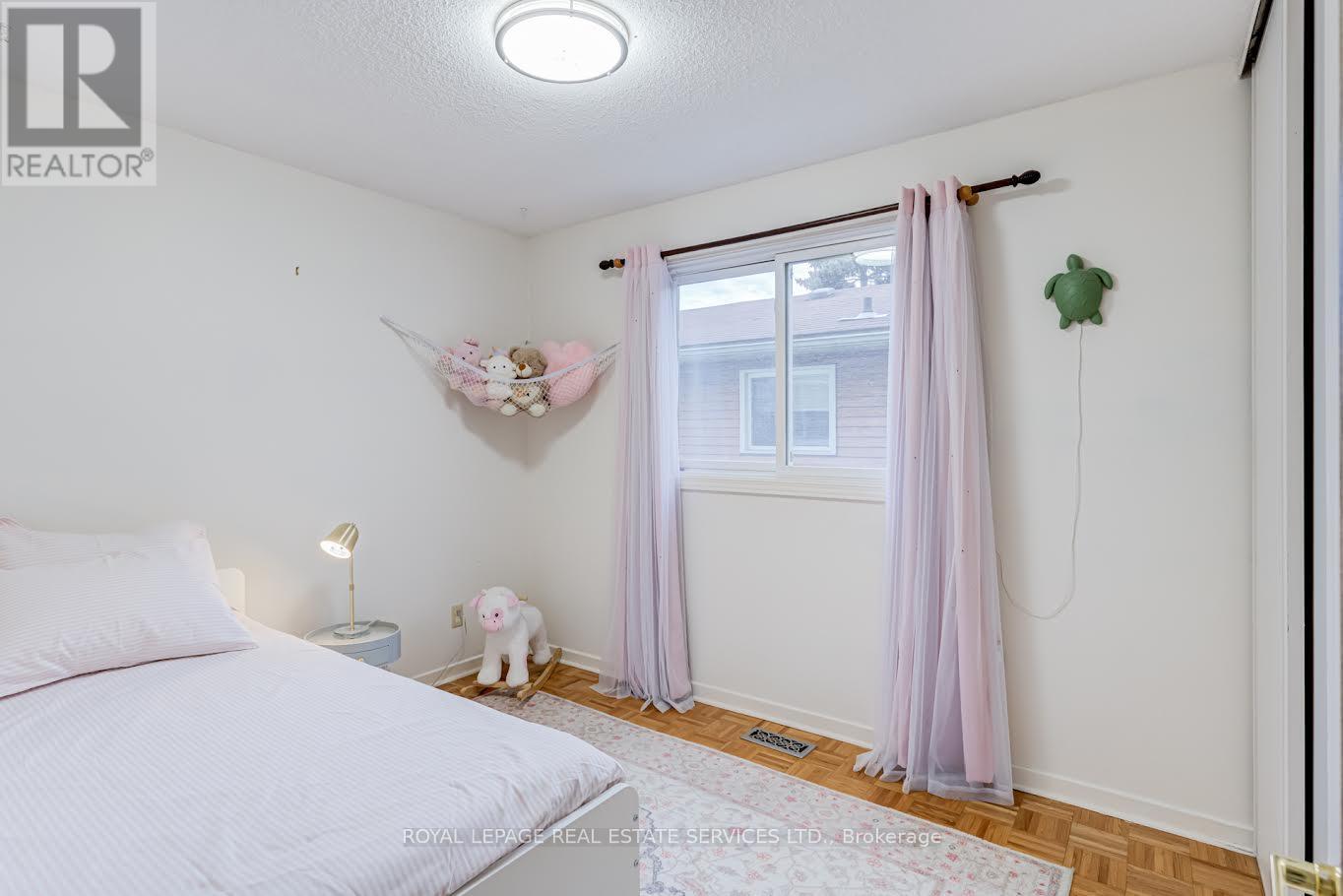 195 Cullum Court, Burlington, ON - Indoor Photo Showing Bedroom