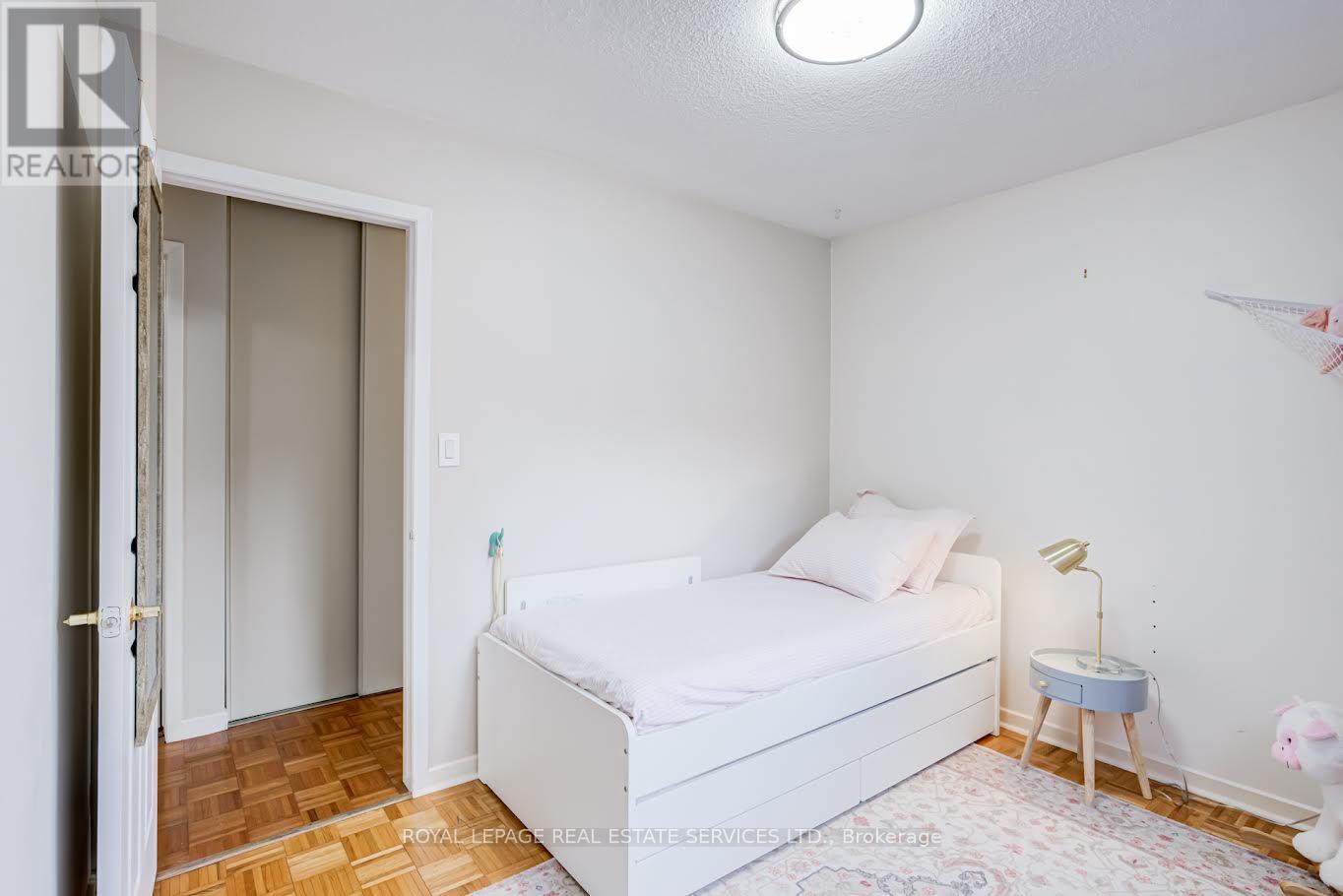 195 Cullum Court, Burlington, ON - Indoor Photo Showing Bedroom