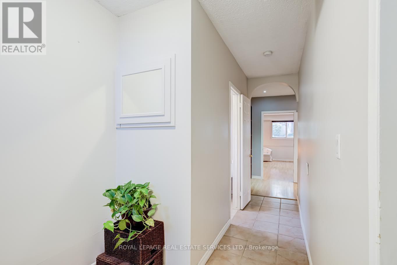 195 Cullum Court, Burlington, ON - Indoor Photo Showing Other Room