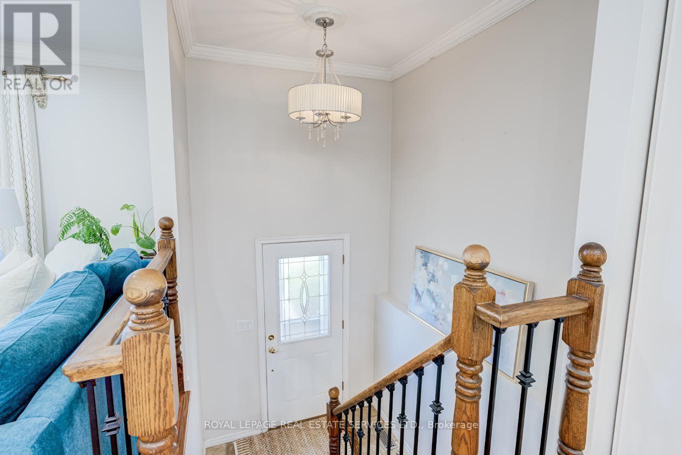 195 Cullum Court, Burlington, ON - Indoor Photo Showing Other Room