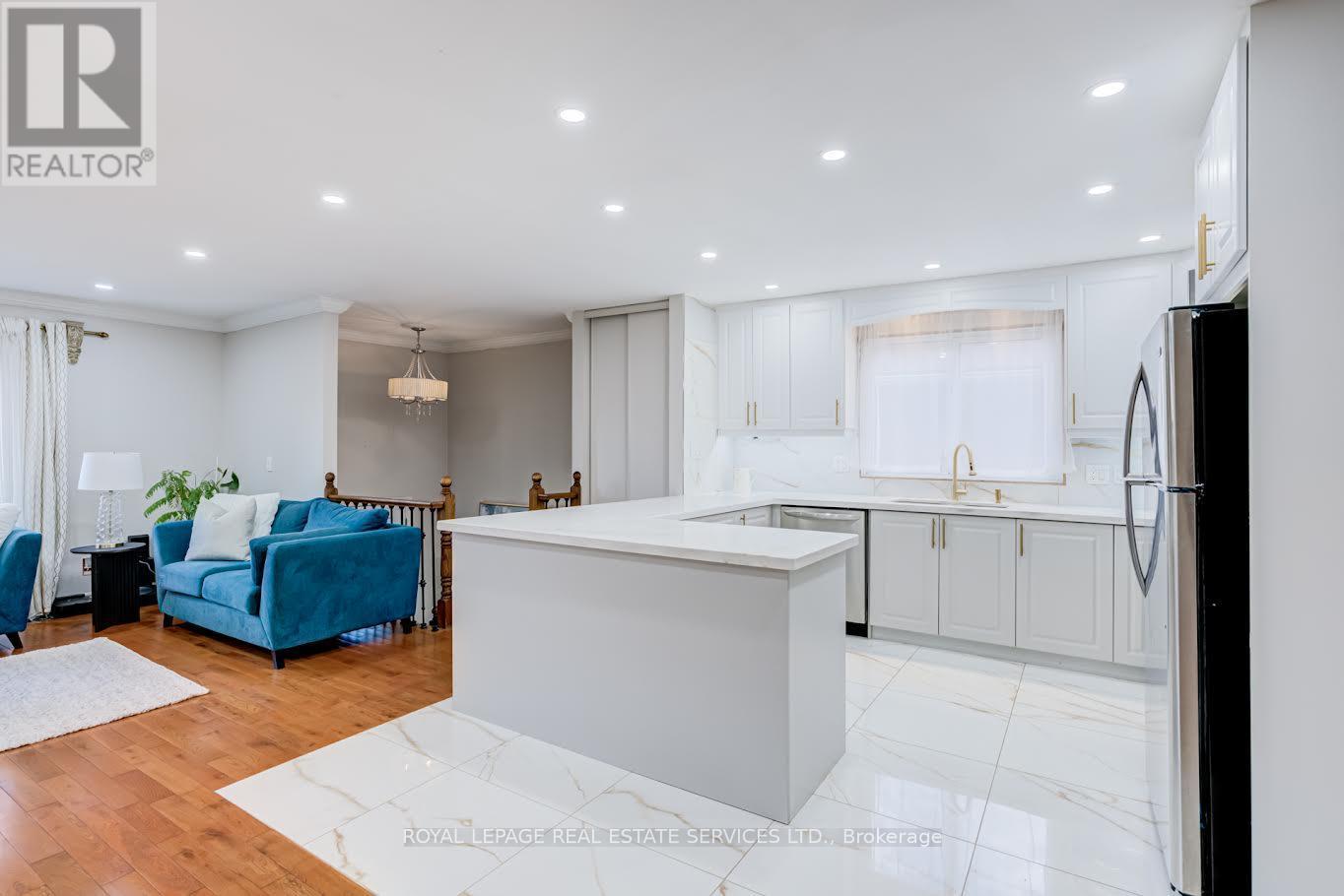195 Cullum Court, Burlington, ON - Indoor Photo Showing Other Room