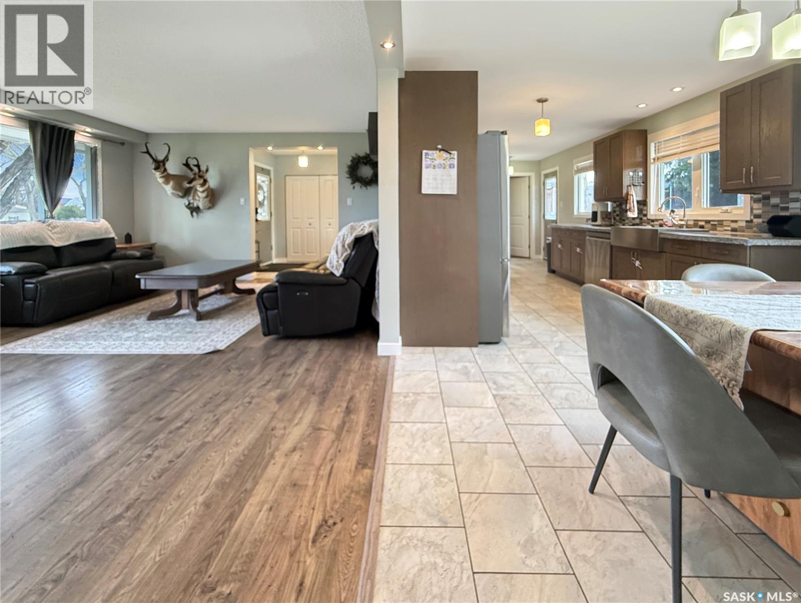 480 3Rd Avenue Se, Swift Current, SK - Indoor