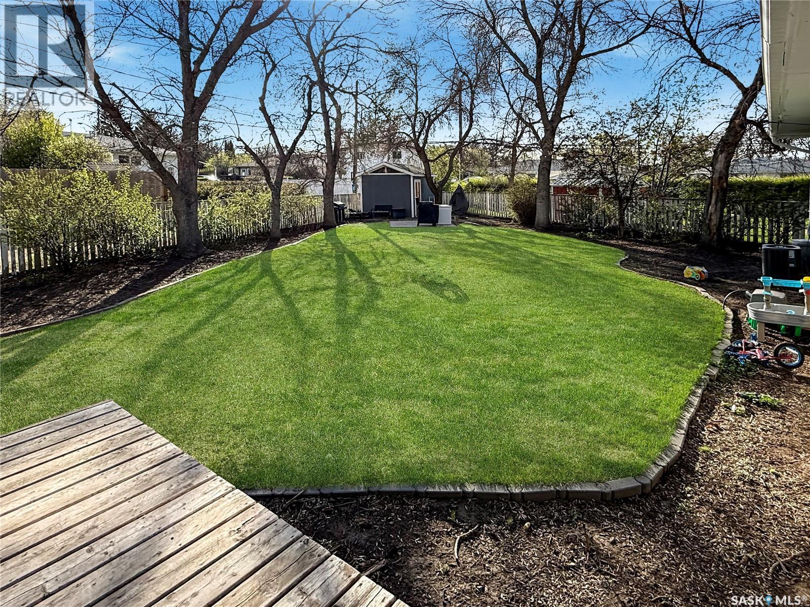 480 3Rd Avenue Se, Swift Current, SK - Outdoor With Backyard
