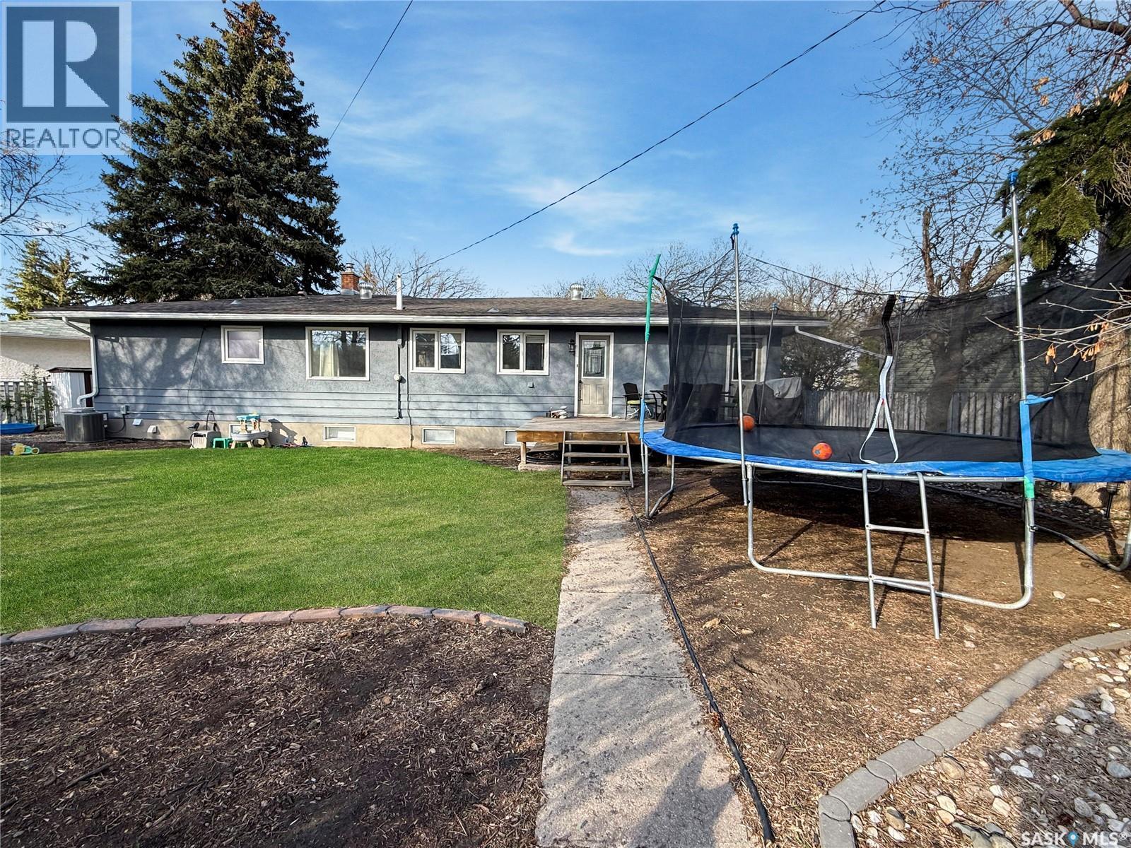 480 3Rd Avenue Se, Swift Current, SK - Outdoor
