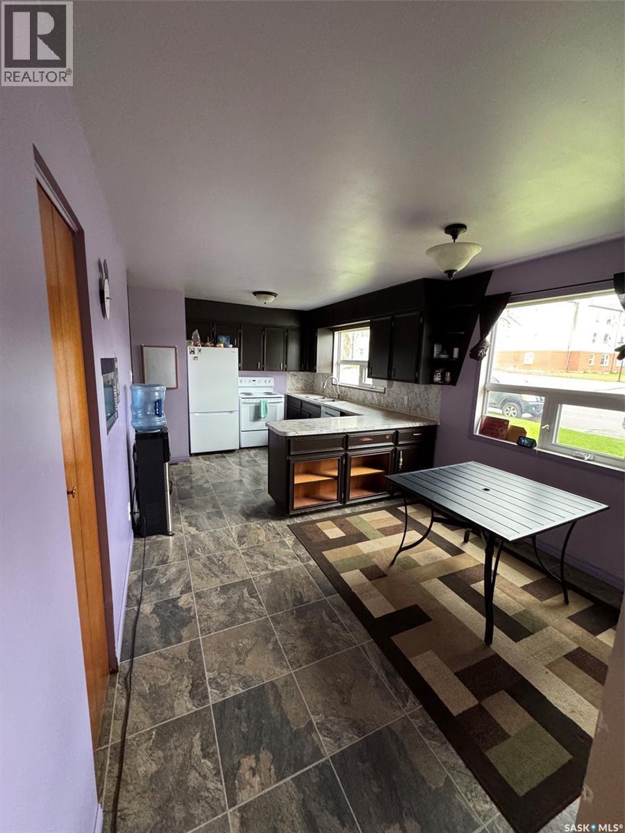 702 Second Street, Estevan, SK - Indoor