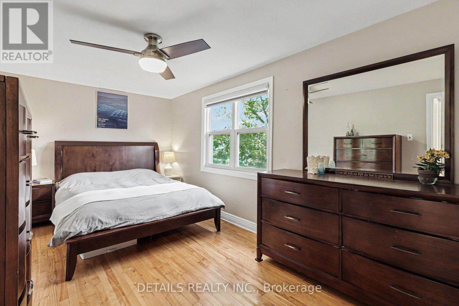 805 Smyth Road, Ottawa, ON - Indoor Photo Showing Bedroom