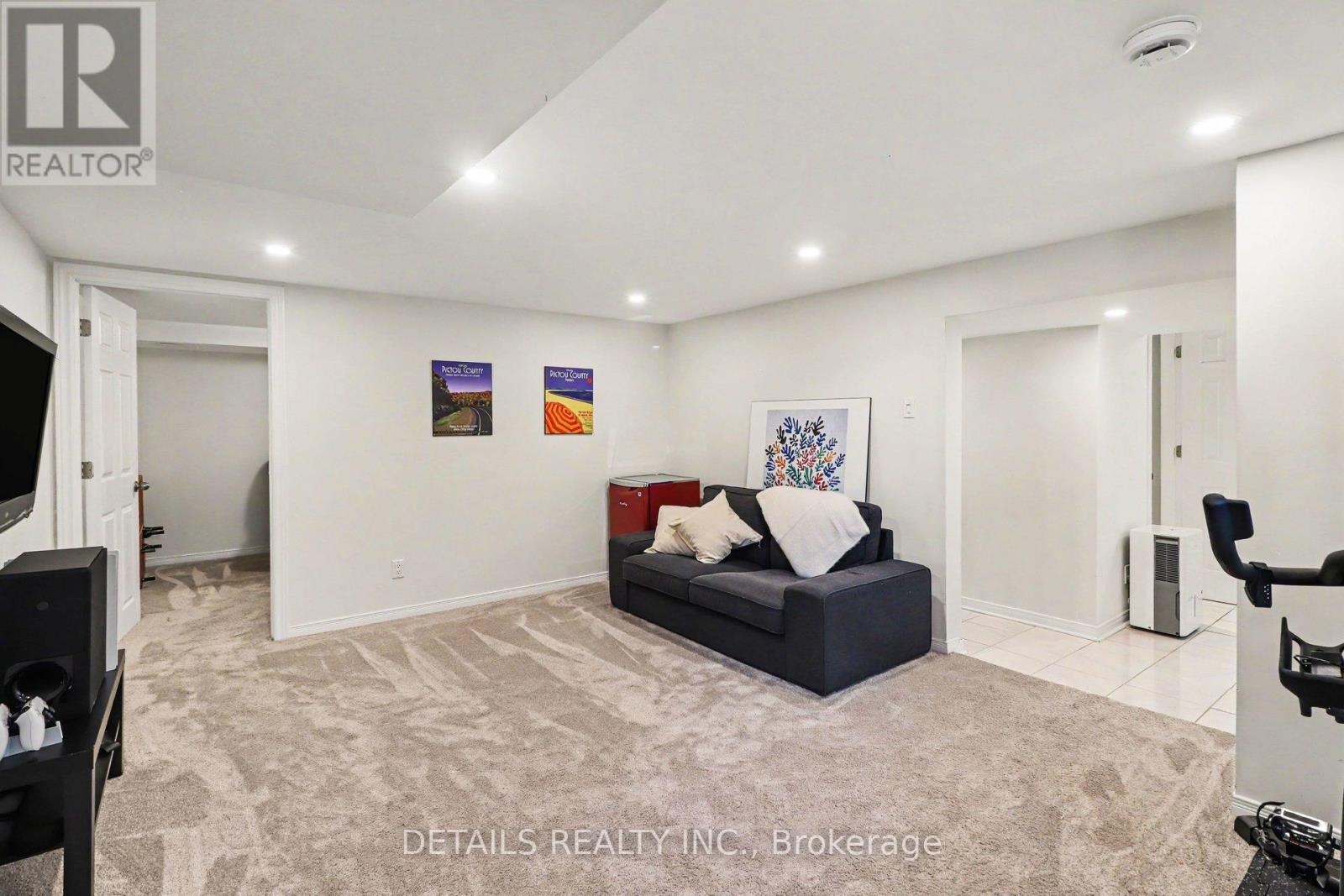 805 Smyth Road, Ottawa, ON - Indoor