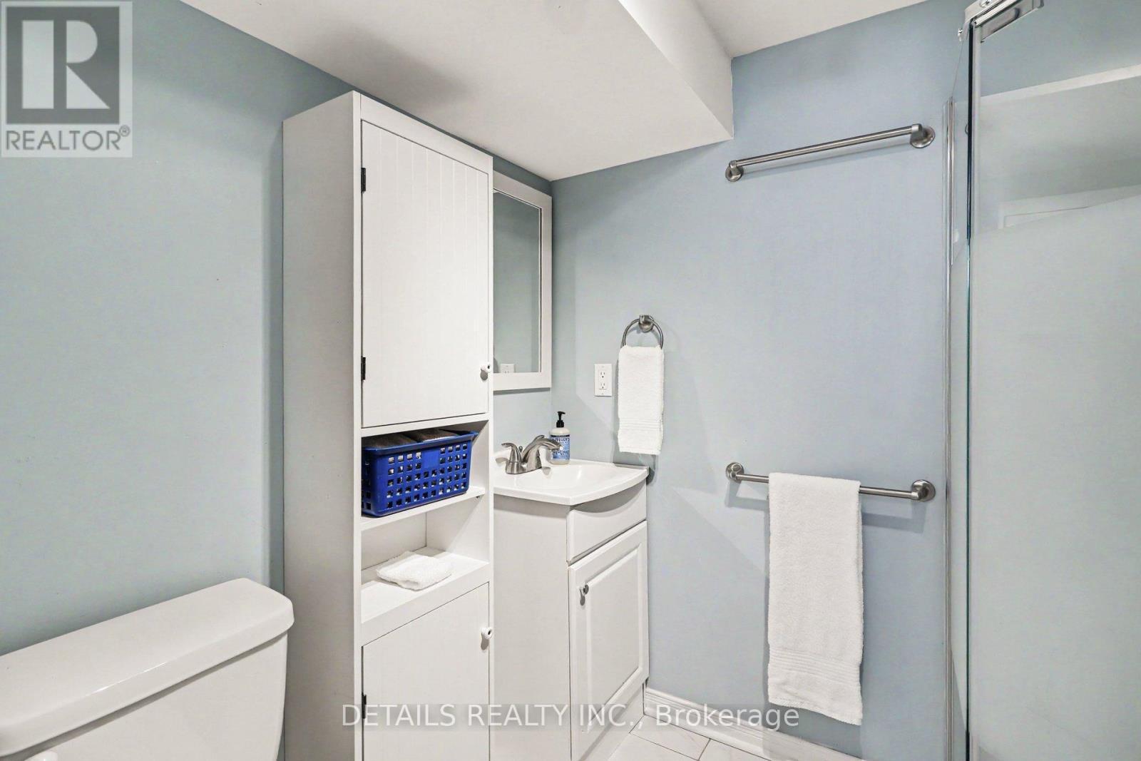 805 Smyth Road, Ottawa, ON - Indoor Photo Showing Bathroom