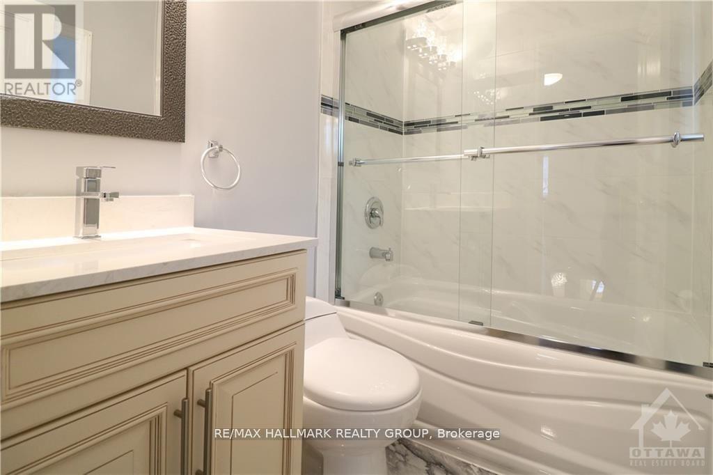 205 Blackburn Avenue, Ottawa, ON - Indoor Photo Showing Bathroom