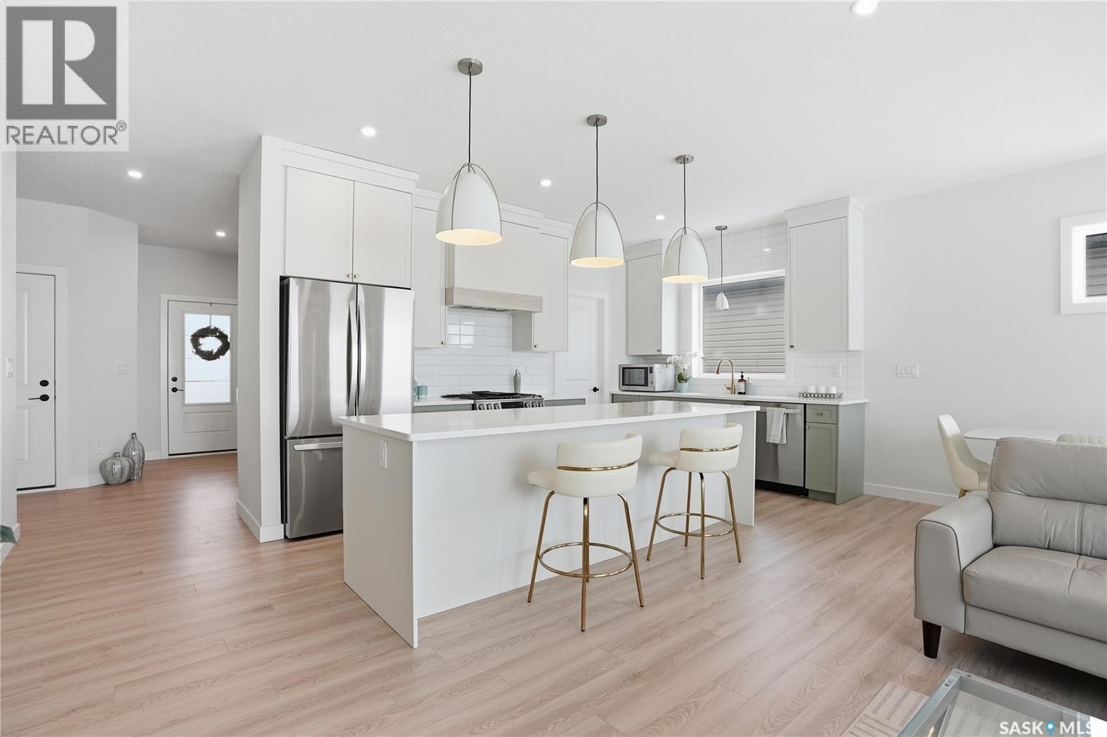 20 515 Delainey Road, Saskatoon, SK - Indoor Photo Showing Kitchen With Upgraded Kitchen