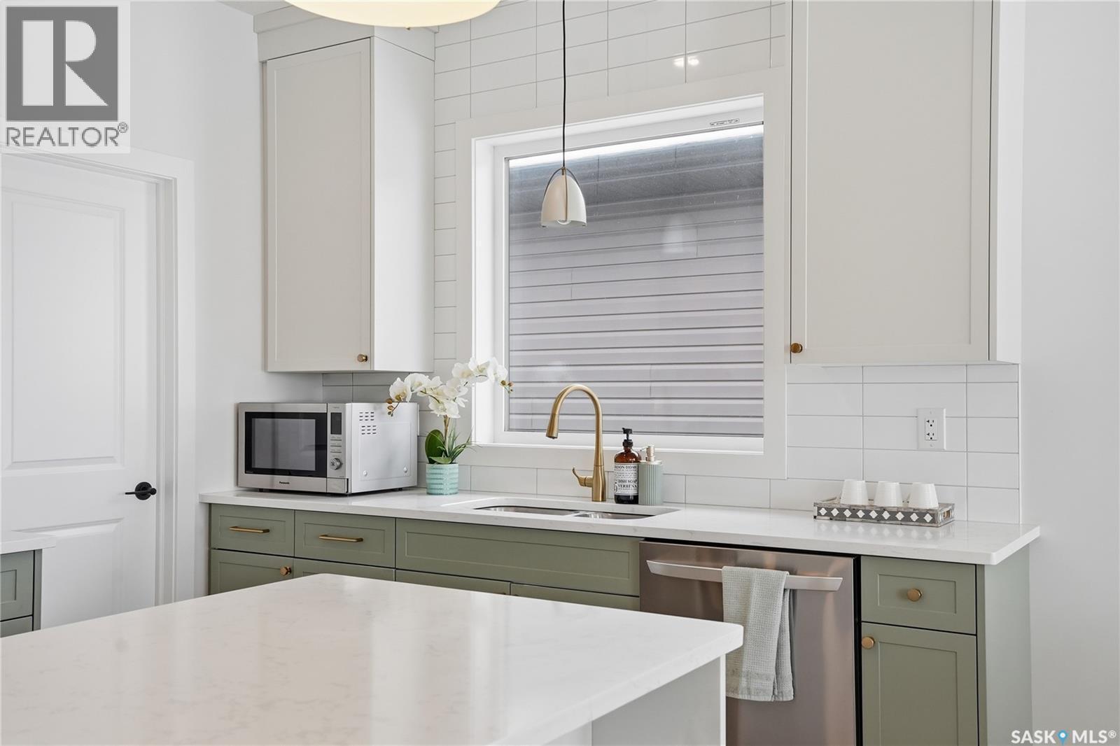 20 515 Delainey Road, Saskatoon, SK - Indoor Photo Showing Kitchen With Upgraded Kitchen