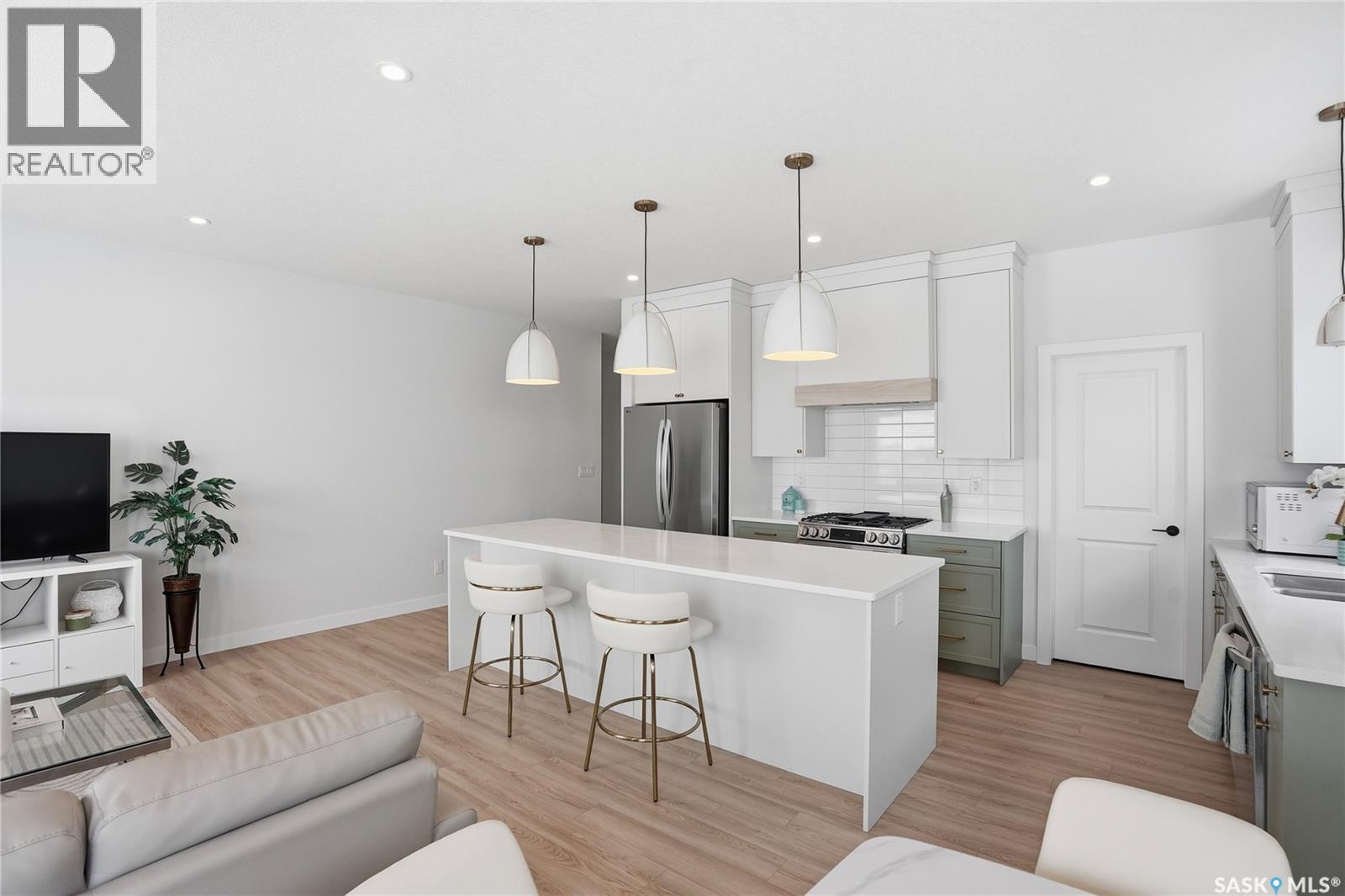 20 515 Delainey Road, Saskatoon, SK - Indoor Photo Showing Kitchen With Upgraded Kitchen
