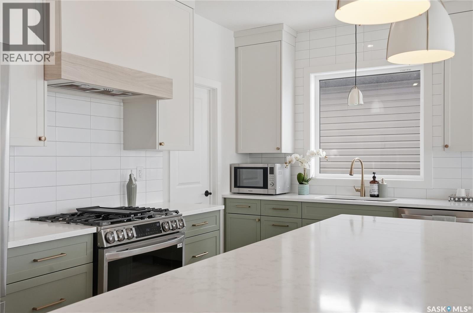 20 515 Delainey Road, Saskatoon, SK - Indoor Photo Showing Kitchen With Upgraded Kitchen