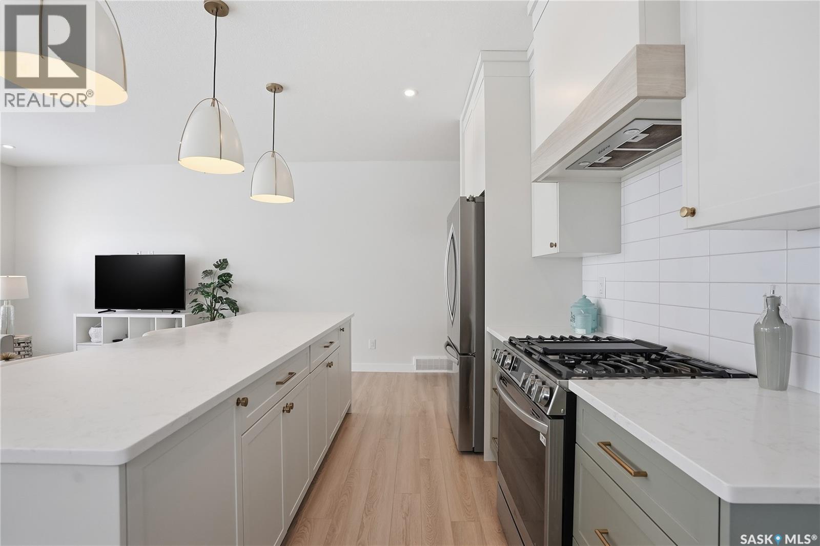 20 515 Delainey Road, Saskatoon, SK - Indoor Photo Showing Kitchen With Upgraded Kitchen