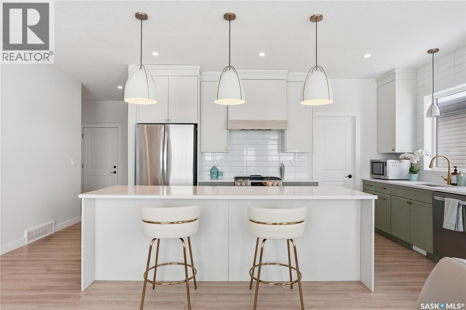 20 515 Delainey Road, Saskatoon, SK - Indoor Photo Showing Kitchen With Upgraded Kitchen