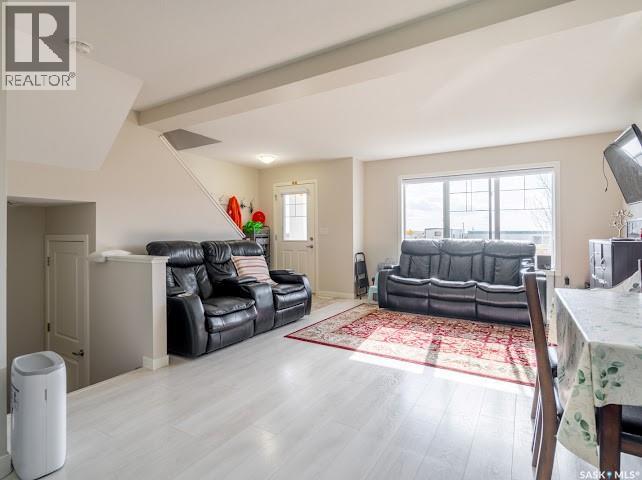 9 5752 Gordon Road, Regina, SK - Indoor Photo Showing Living Room