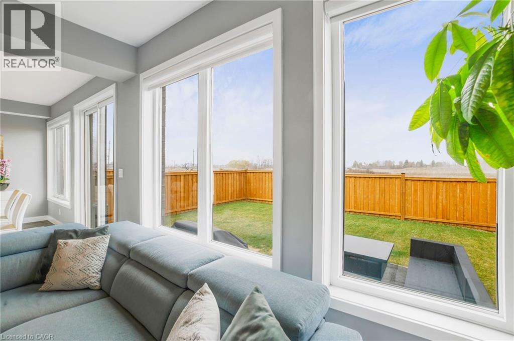 116 Bedrock Drive, Hamilton, ON - Indoor Photo Showing Living Room With Fireplace