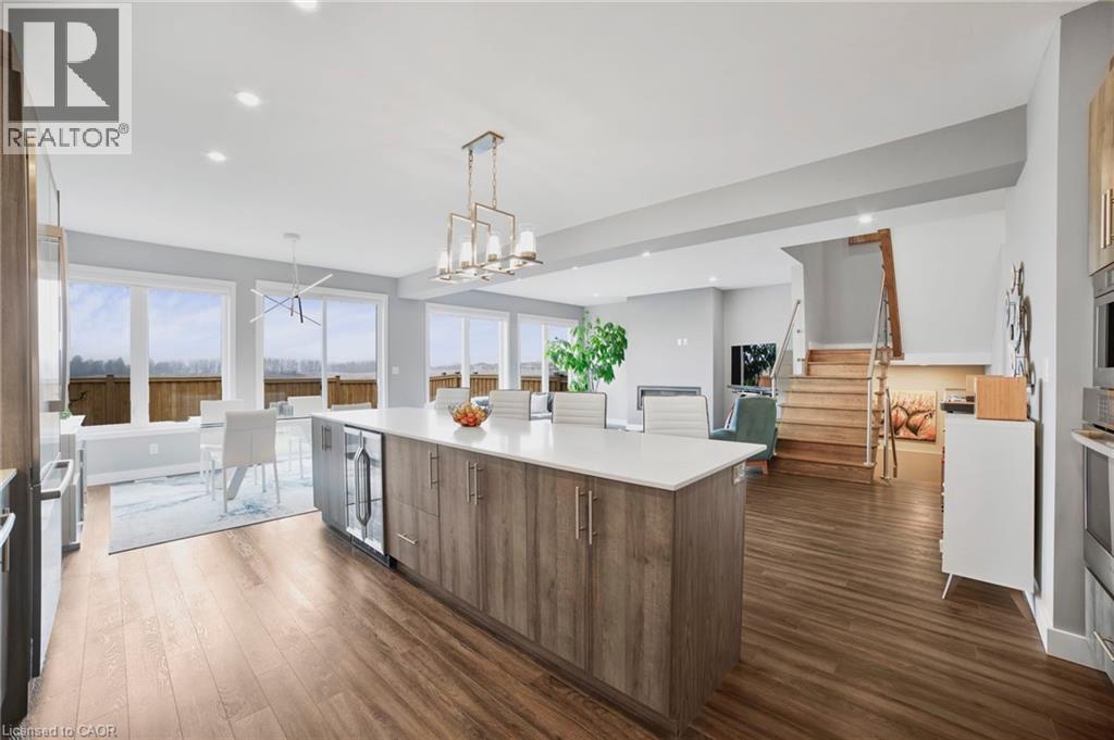 116 Bedrock Drive, Hamilton, ON - Indoor Photo Showing Kitchen With Upgraded Kitchen