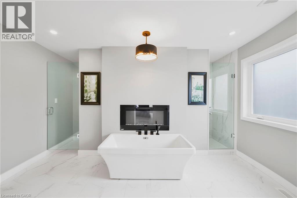 116 Bedrock Drive, Hamilton, ON - Indoor Photo Showing Bedroom