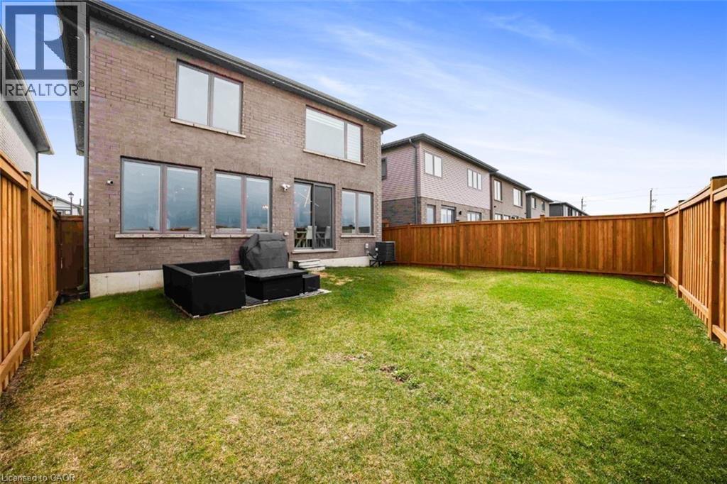 116 Bedrock Drive, Hamilton, ON - Indoor Photo Showing Other Room