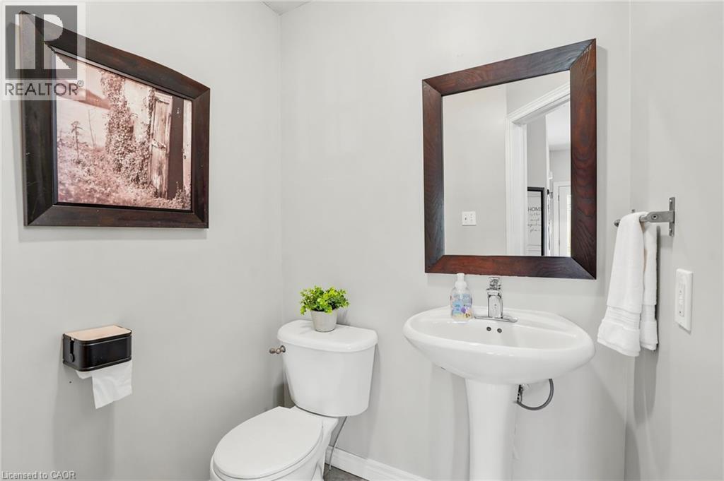 16 Oldmill Road, Ancaster, ON - Indoor Photo Showing Bathroom