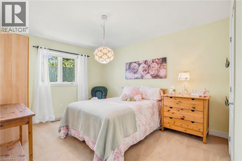 16 Oldmill Road, Ancaster, ON - Indoor Photo Showing Bedroom