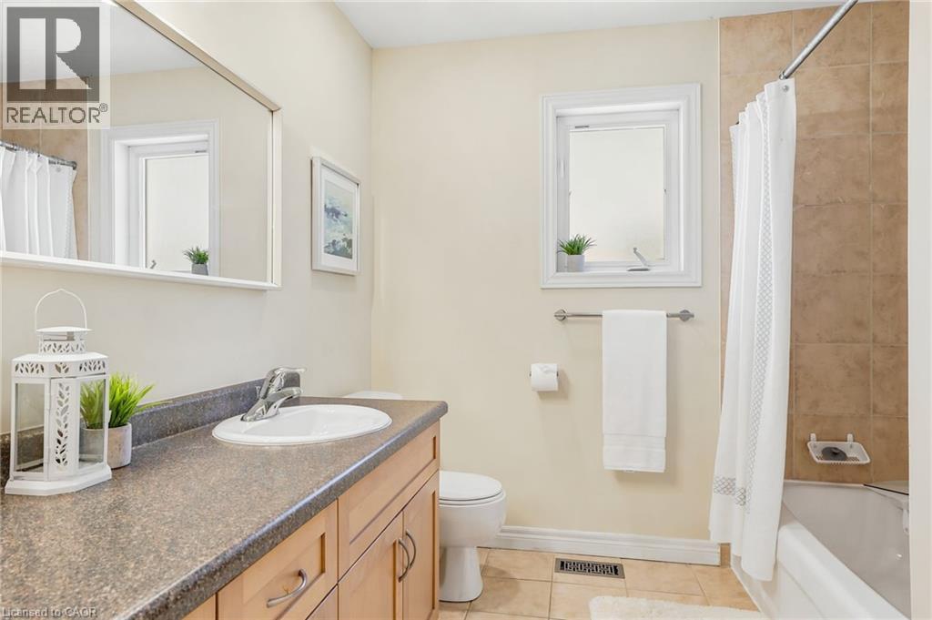 16 Oldmill Road, Ancaster, ON - Indoor Photo Showing Bathroom