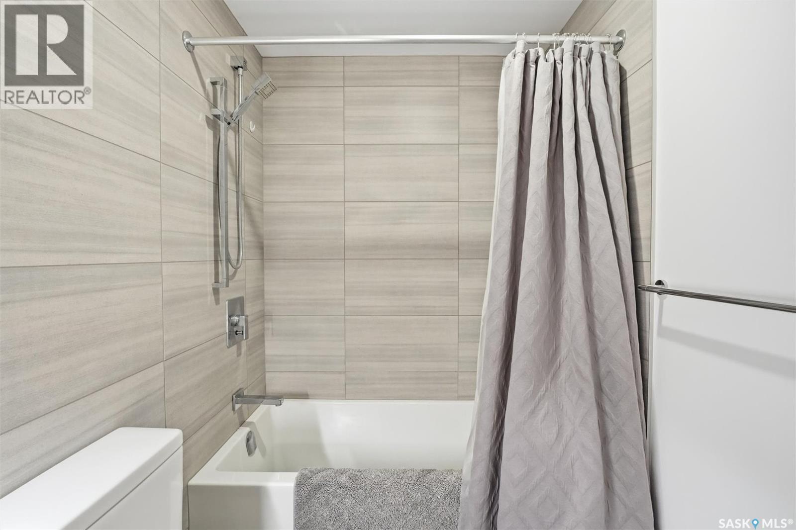 504 490 2Nd Avenue S, Saskatoon, SK - Indoor Photo Showing Bathroom