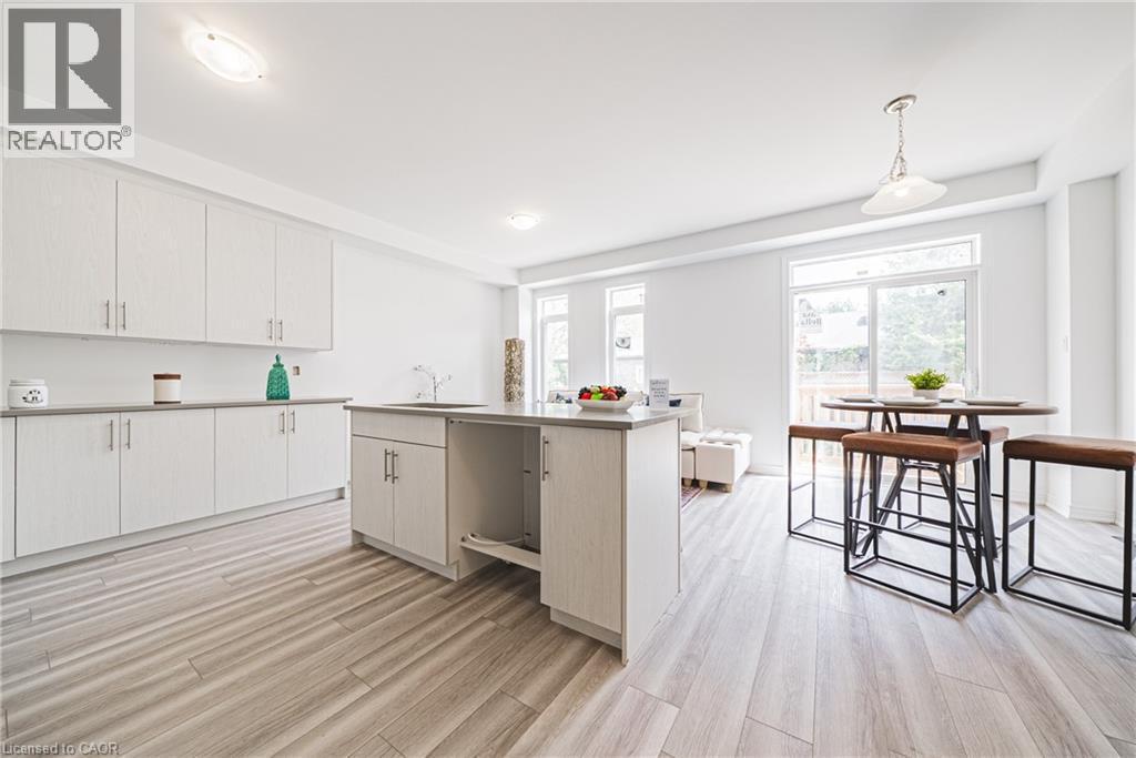 11 Davinci Boulevard, Hamilton, ON - Indoor Photo Showing Kitchen