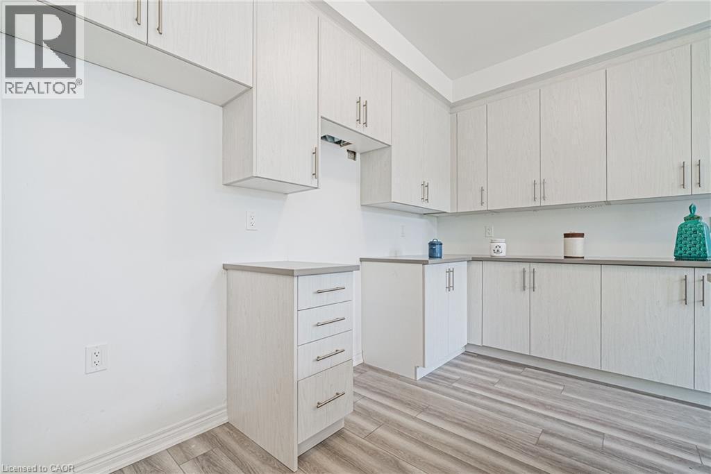 11 Davinci Boulevard, Hamilton, ON - Indoor Photo Showing Kitchen