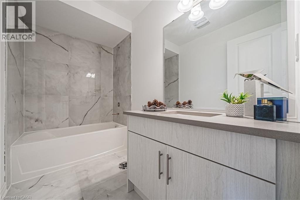 11 Davinci Boulevard, Hamilton, ON - Indoor Photo Showing Bathroom