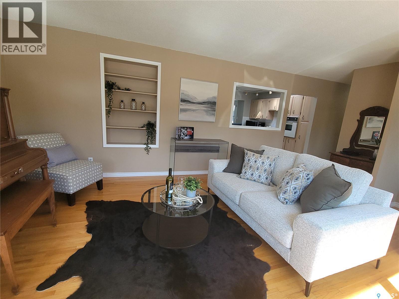 1502 Early Drive, Saskatoon, SK - Indoor Photo Showing Living Room